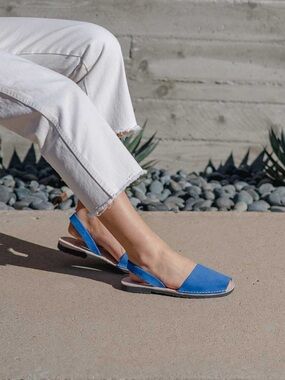 Avarcas Classic Style Royal Blue Sandals Sz 8